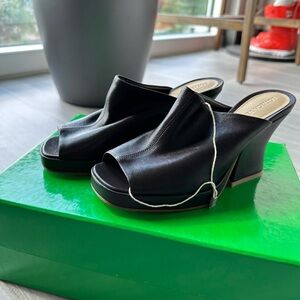 ❌SOLD❌ NWT BOTTEGA VENETA Leather Stack Mules, EU 36